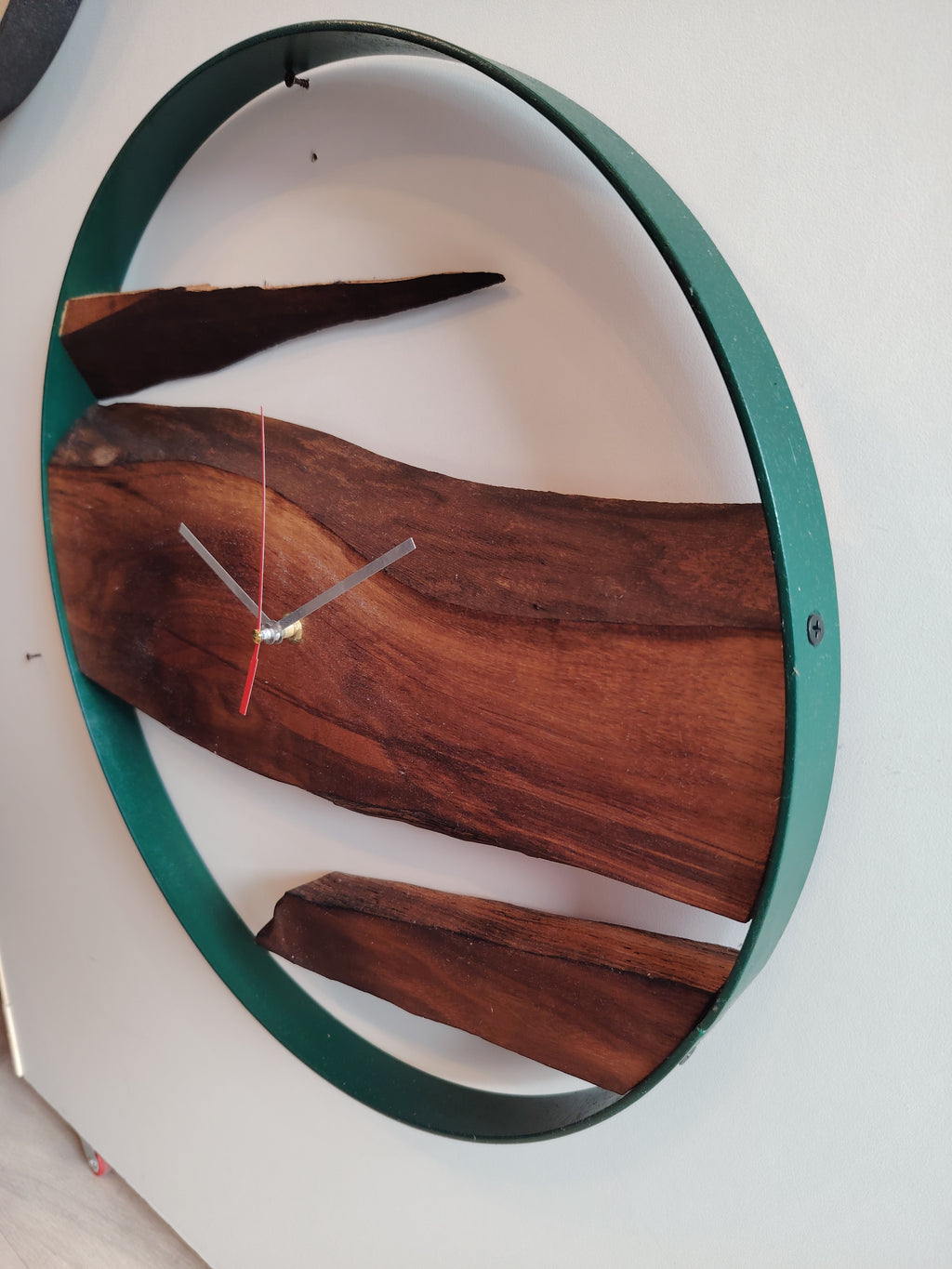 Orologio da Parete Rotondo in Legno Masello di NOCE Made in Italy
