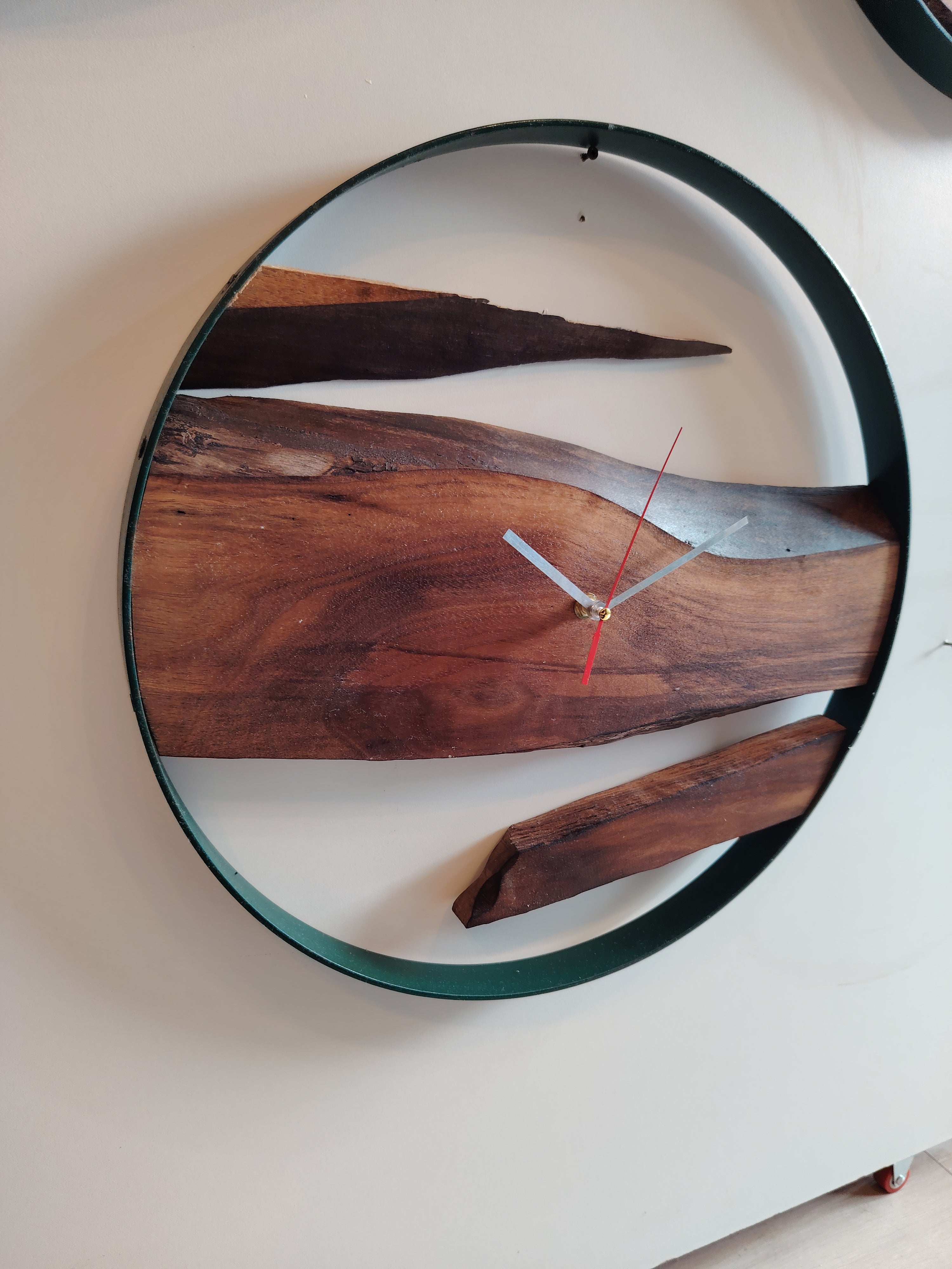 Orologio da Parete Rotondo in Legno Masello di NOCE Made in Italy