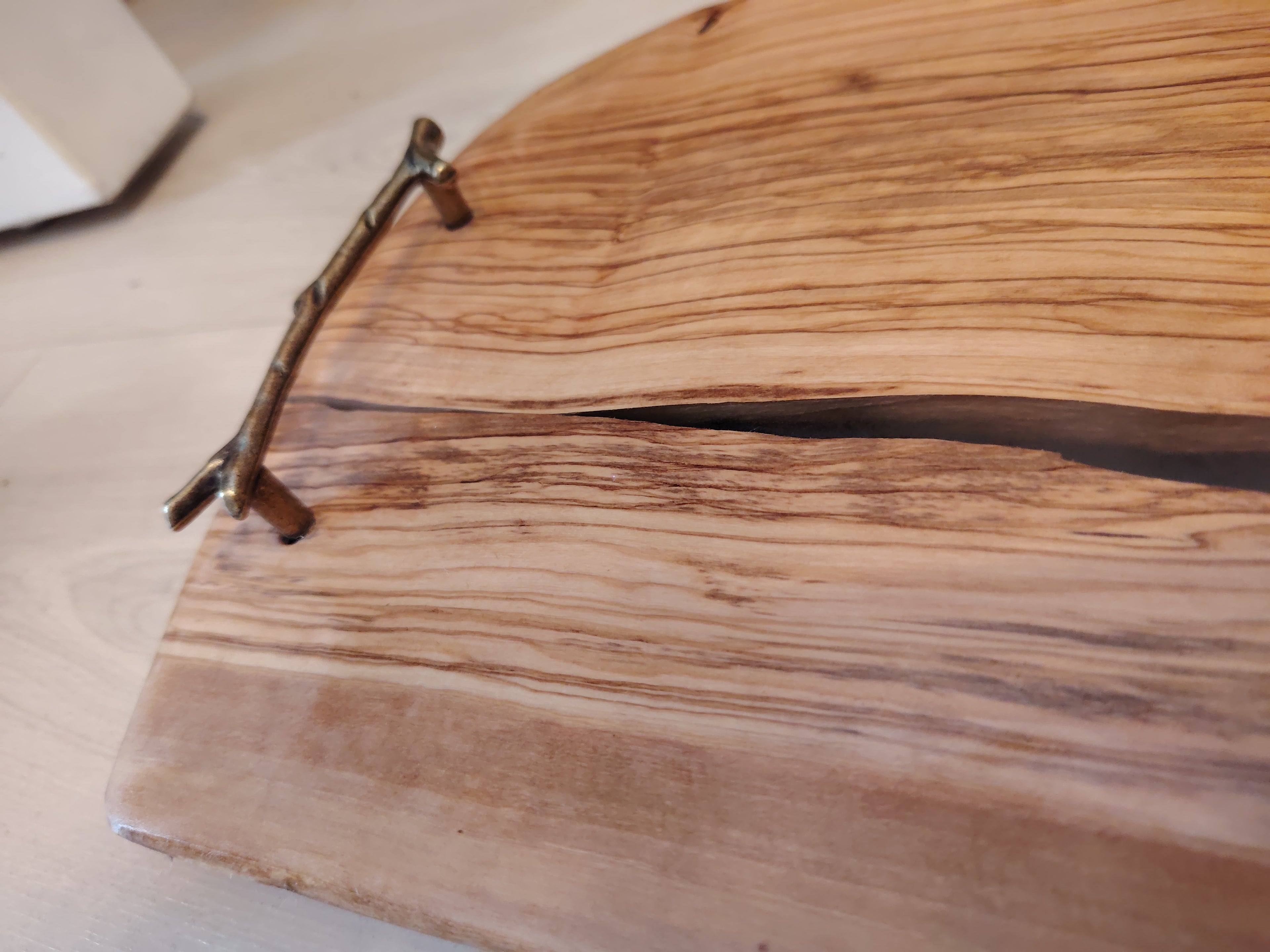 Vassoio in legno olivo