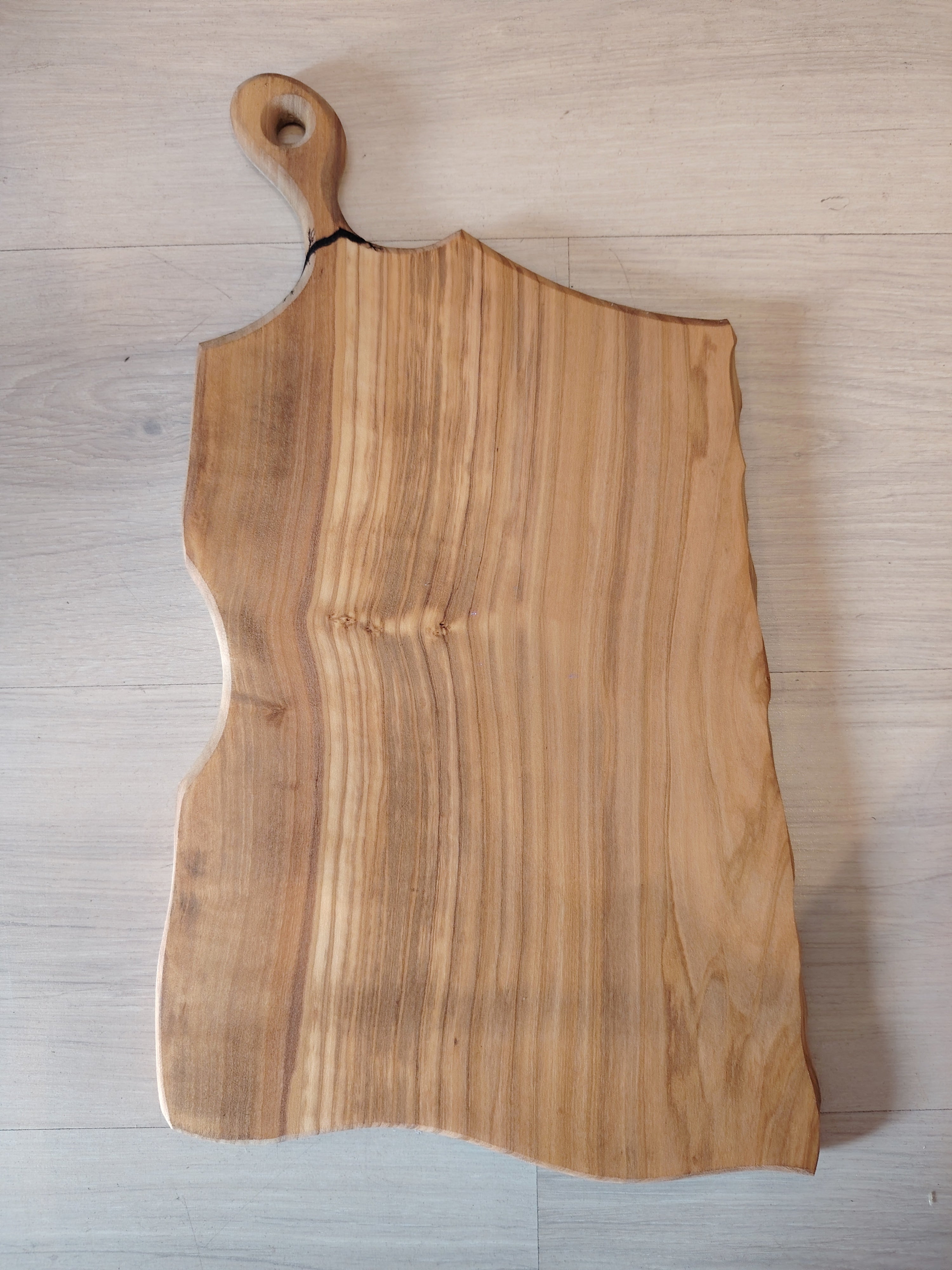 Tagliere in olivo effetto fulmine