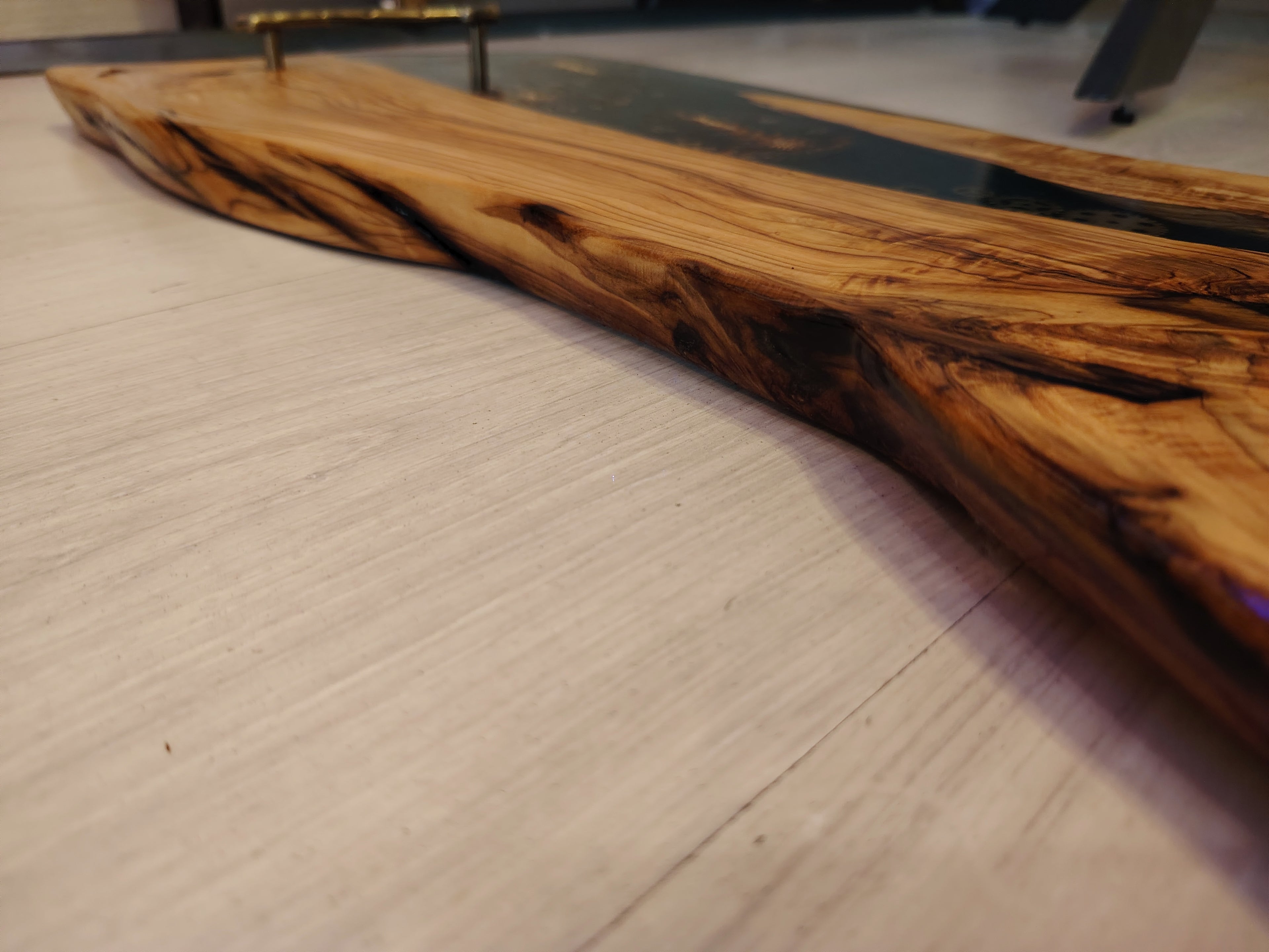 Vassoio in legno olivo