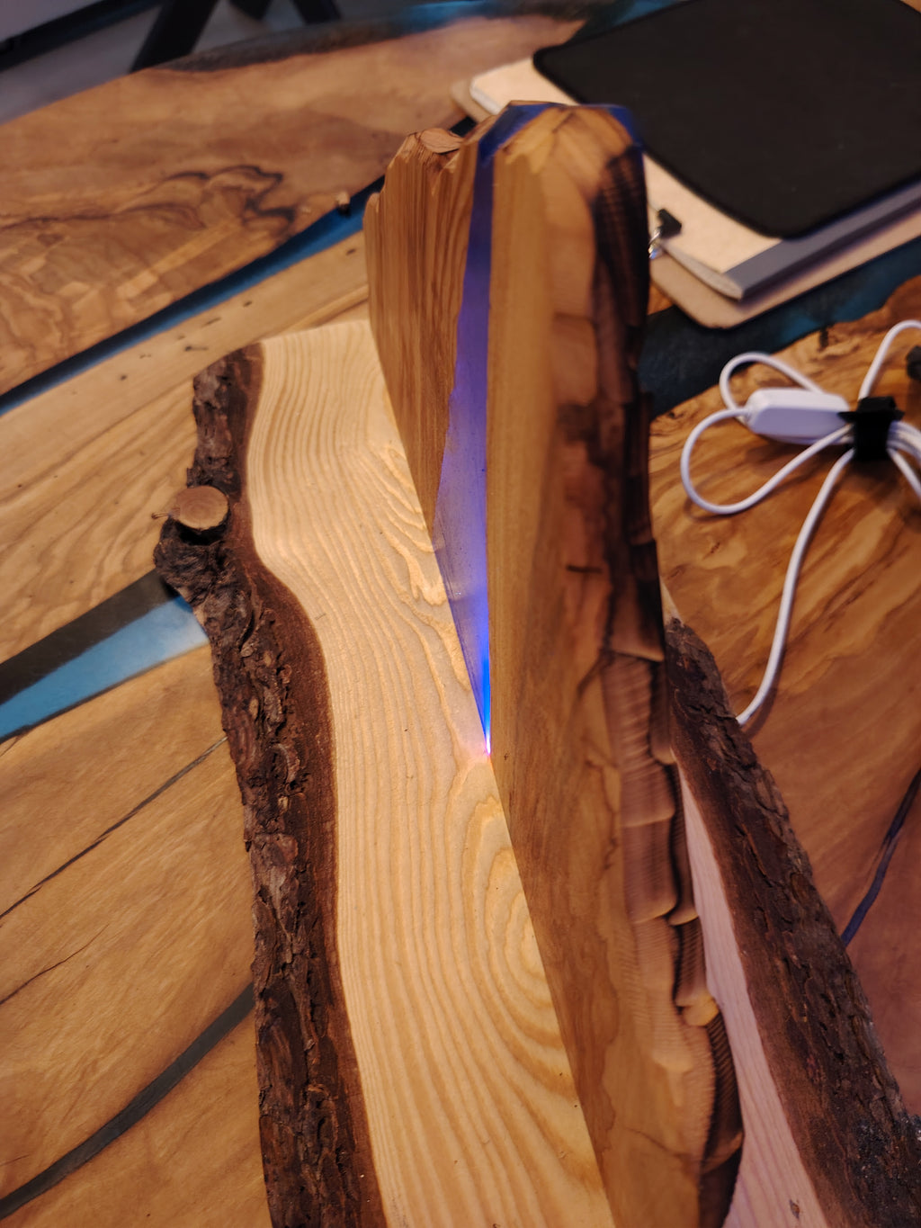 Lampada da tavolo legno olivo