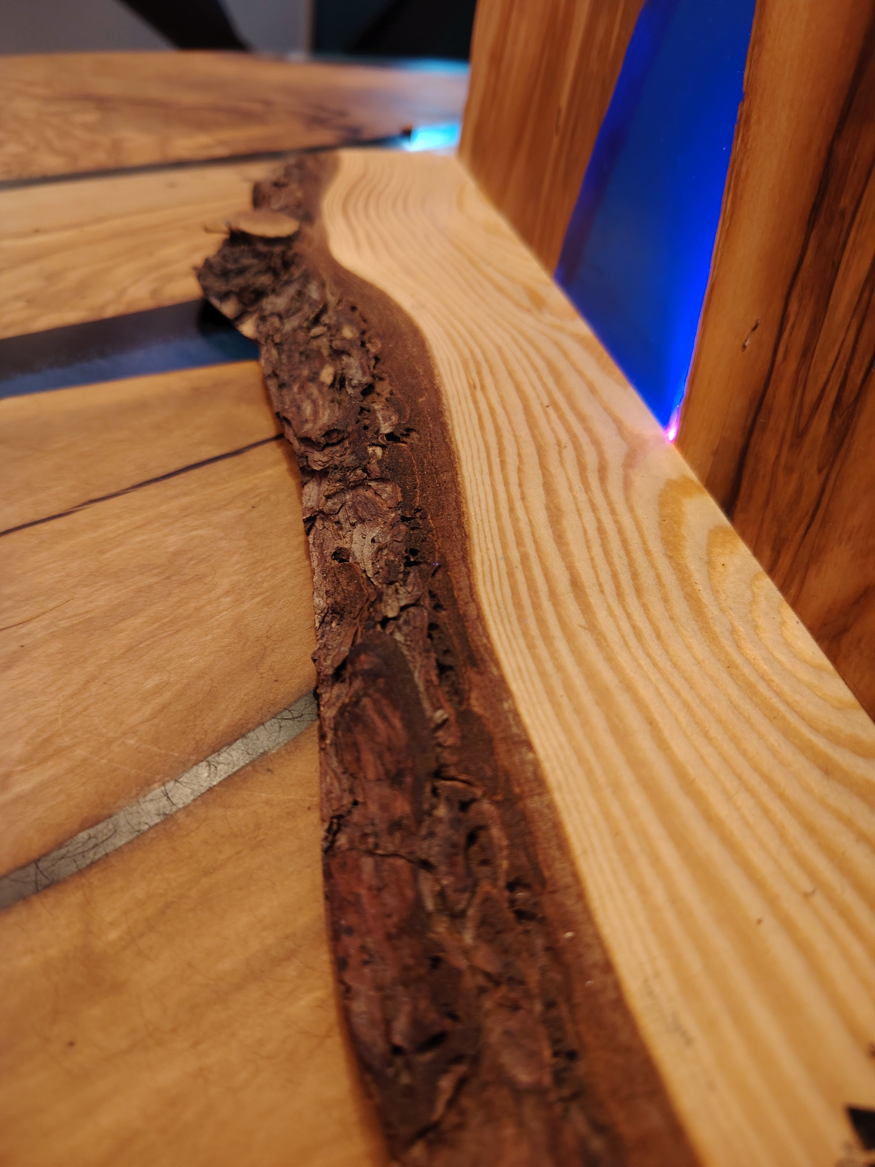 Lampada da tavolo legno olivo